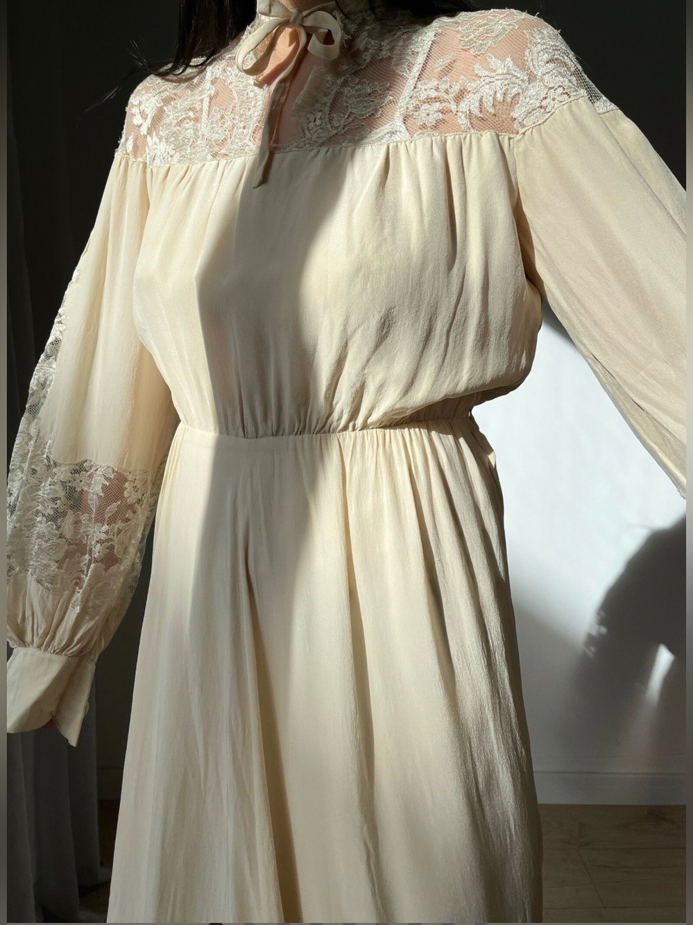 Elegant Antique Vintage 1950’s Cream Lace-Sleeve Liquid Silk Maxi Dress - Picture 4 of 8